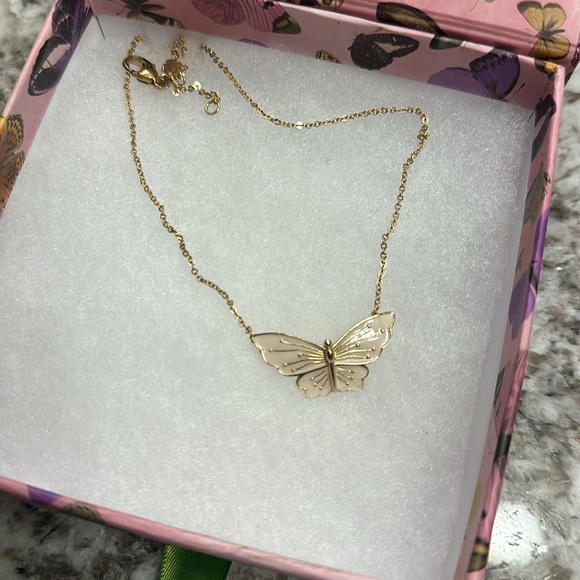 Jane win butterfly necklace - Picture 3 of 4
